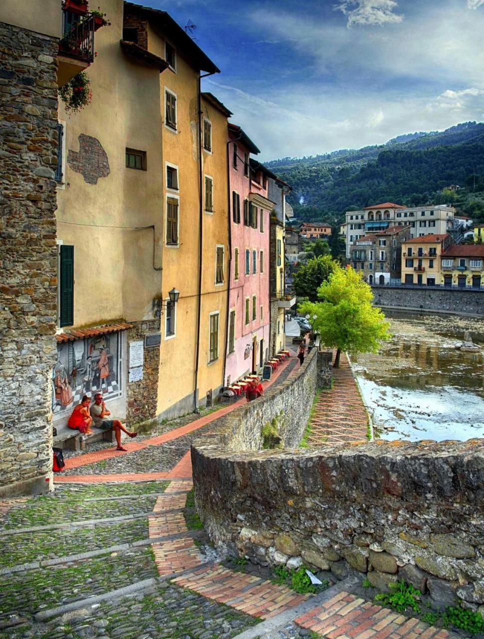 Vila Stardust - Bedbluesky Dolceacqua Exteriér fotografie