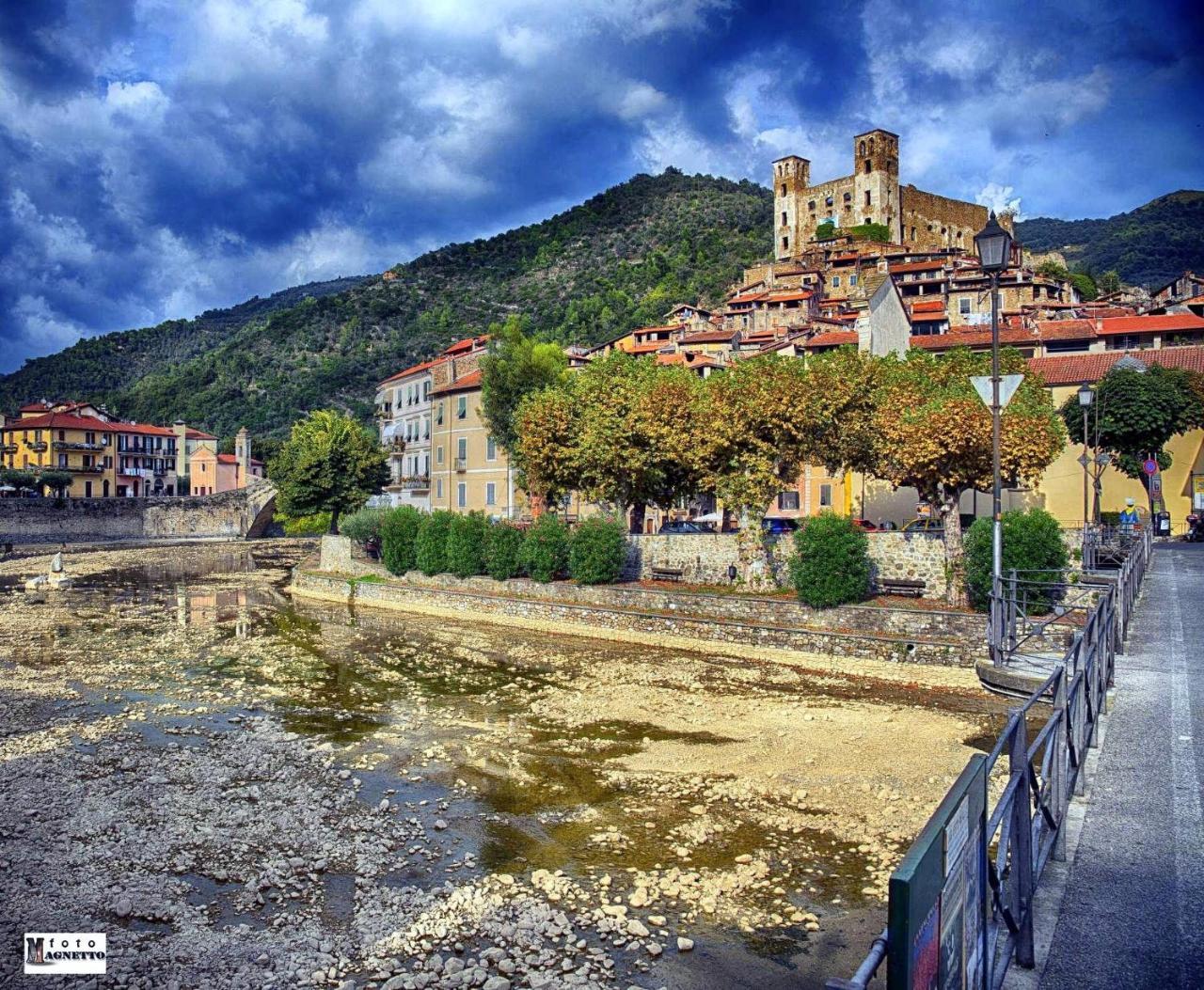 Vila Stardust - Bedbluesky Dolceacqua Exteriér fotografie