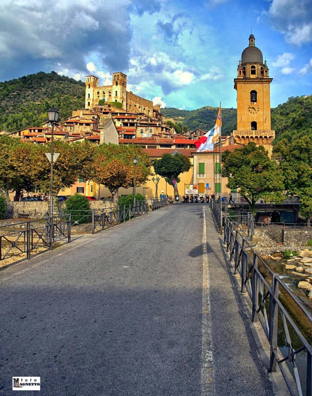 Vila Stardust - Bedbluesky Dolceacqua Exteriér fotografie